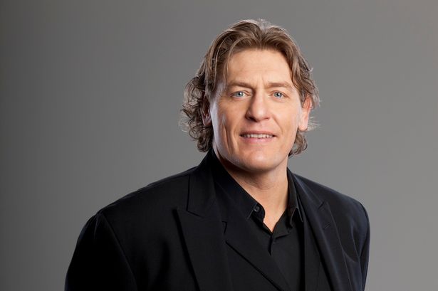 How tall is William Regal?